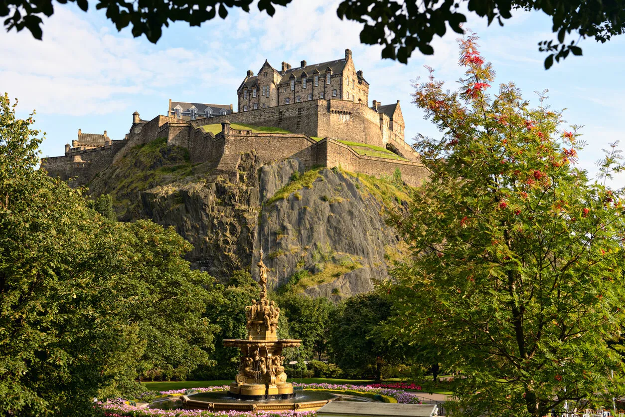 Edinburgh Castle Fountain Image
