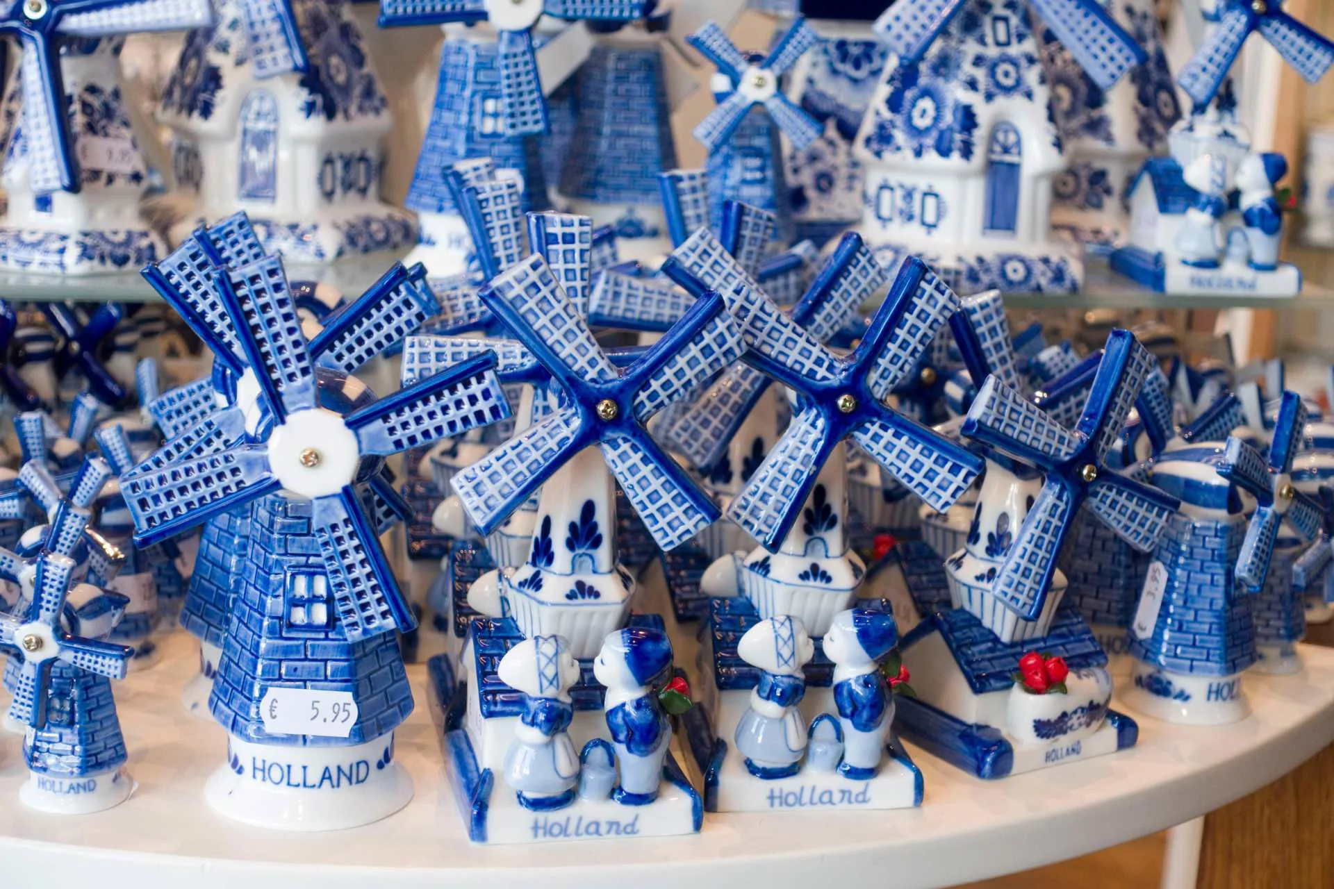 Potted memorabilia of blue and white windmills with Holland written across them.
