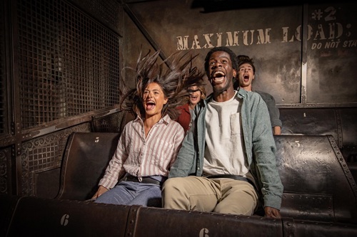 People enjoying the The Twilight Zone Tower of Terror at Disneyland Paris.
